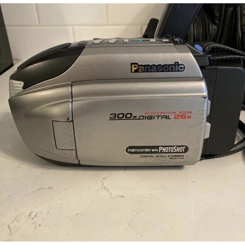 Panasonic Palmcorder 150X Digital HD PV-L501D VHS-C Palm Sight Camcorder WORKS
